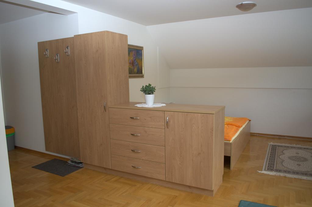 Apartment Brumec Бохин Стая снимка